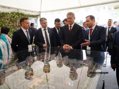 Глава Башкирии ознакомился с проектами развития Уфы и оценил мастерство горожан
