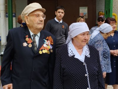 В Уфе дети провели парад у дома ветерана Великой Отечественной войны