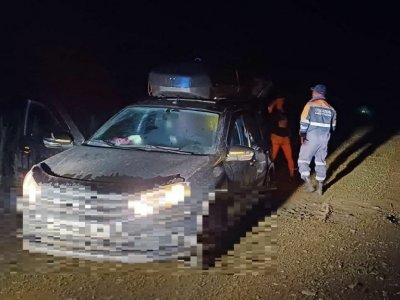 В Башкирии спасатели помогли семье, застрявшей на дороге к водопаду