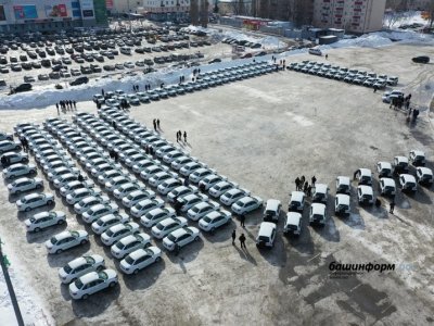 Радий Хабиров вручил ключи от 163 новых авто руководителям медучреждений