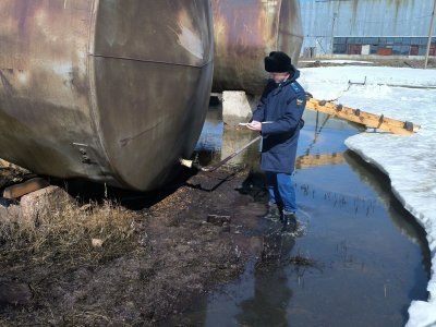 В Башкирии прокуратура взяла на контроль ситуацию с загрязнением реки нефтепродуктами