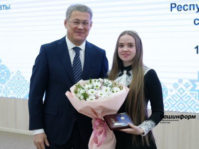 Волонтер Анастасия Цветкова поблагодарила Главу региона за награду