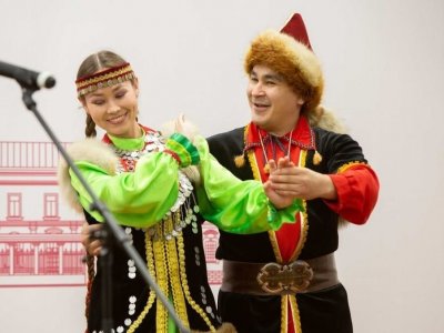Солисты башкирского фольклорного коллектива «Ак тирмэ» сыграли в «Поле чудес»