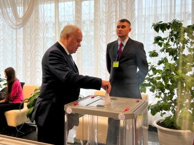 Константин Толкачев проголосовал на избирательном участке в Уфе