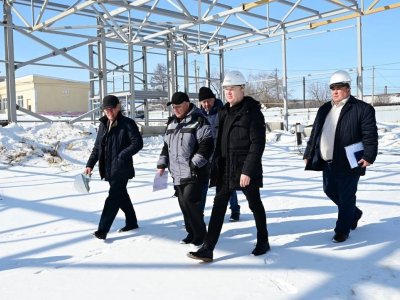 Премьер-министр Башкирии посетил Баймакское ДРСУ и стройку ледового дворца