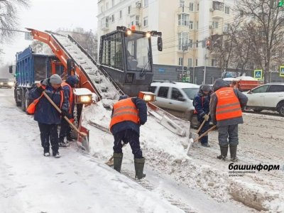 Мэр столицы Башкирии сообщил о ситуации с уборкой снега