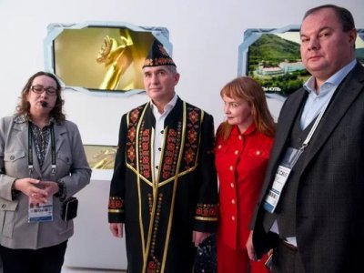 Стенд Башкирии на выставке-форуме «Россия» посетил Глава Чувашии Олег Николаев