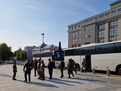 В Уфе на Советской площади встретили мобилизованных, приехавших в отпуск из зоны СВО