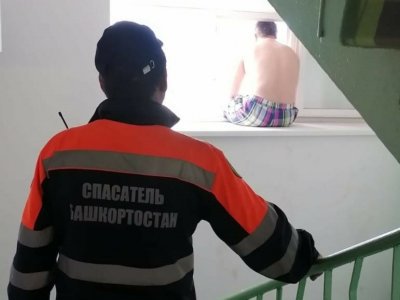 В Башкирии спасатели и участковый отговорили мужчину от необдуманного поступка