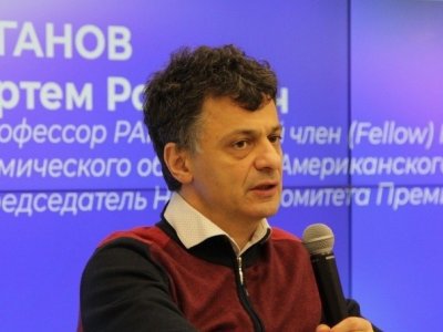 Артем Оганов поделился секретами успеха с молодыми учеными Евразийского НОЦ