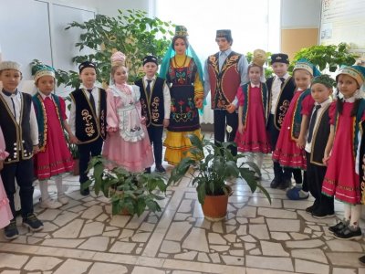 В Уфе Татарская гимназия отмечает День национального костюма