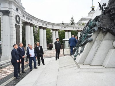 Радий Хабиров и Аманбай Орынбаев прогулялись по историческому центру Уфы