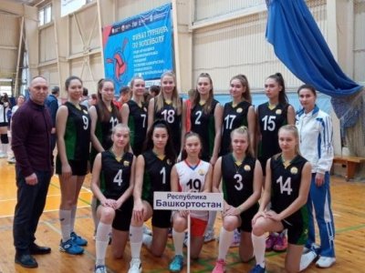 В Уфе за выход в финал чемпионата России по волейболу соревнуются 8 женских команд