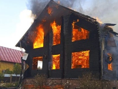 В Башкирии в селе Красный Ключ сгорел двухэтажный дом