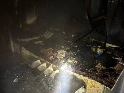 В Уфе загорелось имущество в квартире жилого дома: пожарные спасли 8 человек