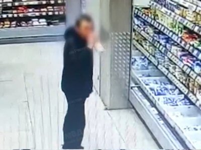 Вооруженный ножом житель Башкирии загнал продавца супермаркета на склад