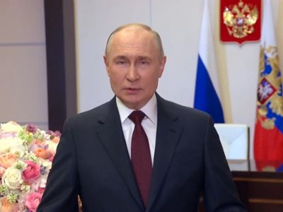 Президент России поздравил жительниц страны с Международным женским днем