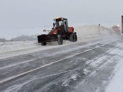 В Башкирии федеральные дорожники ликвидируют последствия обильного снегопада и метели