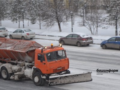 Более 500 единиц спецтехники расчищают дороги Башкирии от снега