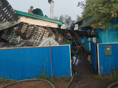 Пожарные Башкирии эвакуировали жильцов горящего дома, есть погибшая