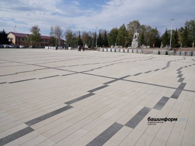 В Ишимбае завершили второй этап благоустройства площади Первооткрывателей башкирской нефти