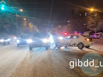 В Уфе в ДТП с участием такси пострадали пассажирка с 7-летним сыном