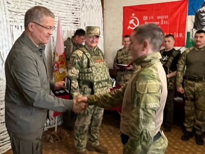 Радий Хабиров вручил медали генерала Шаймуратова воинам СВО