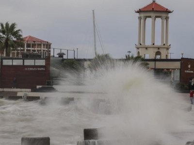 В Крыму и Краснодарском крае бушует сильнейший шторм