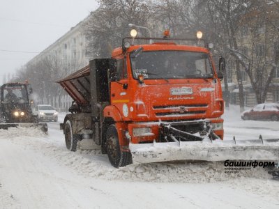 Ежедневно в столице Башкирии вывозят более тысячи машин снега