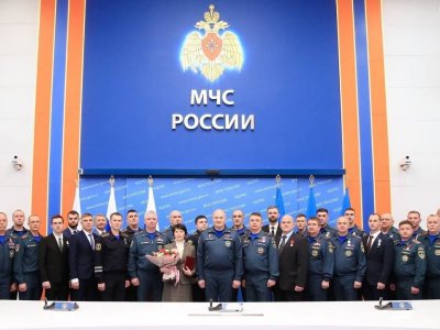 Глава МЧС России вручил награды пожарным из Башкирии