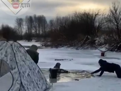 В Башкирии двое рыбаков едва не погибли, провалившись под лед