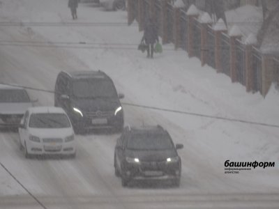 В ГИБДД Уфы напомнили о безопасном поведении на дорогах в ненастную погоду