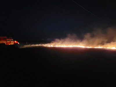 В двух деревнях Башкирии загорелась сухая трава