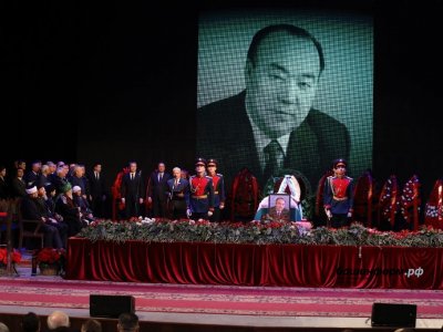 Константин Толкачев открыл траурный митинг памяти первого президента Башкирии