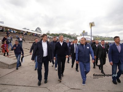 Глава Башкирии посетил фестиваль «Молочная страна» в Уфе