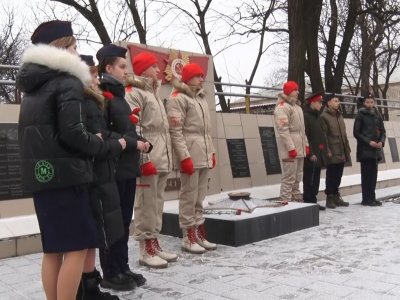 Школьники ЛНР почтили память Героя России Минигали Шаймуратова
