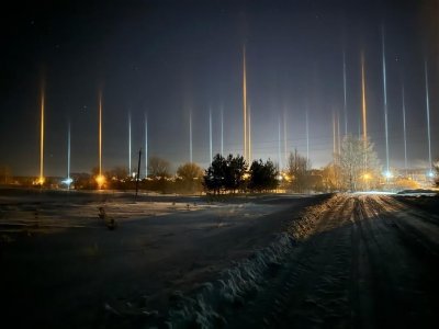 В одном из городов Башкирии в небе появились загадочные световые столбы