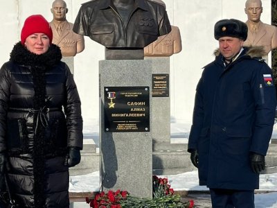 В военном училище установили бюст Героя России из Башкирии Алмаза Сафина