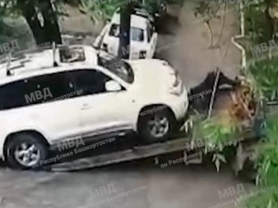 В Уфе мужчины «дерзко» похитили Toyota Land Cruiser с помощью эвакуатора