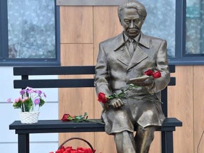 В Башкирии открылся памятник народному поэту Ангаму Атнабаеву