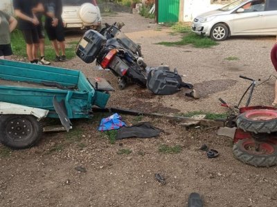 Столкнулись мотоблок и мотоцикл: в Башкирии пострадали четверо детей
