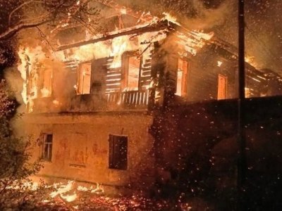 В Башкирии в неэксплуатируемом здании произошел пожар
