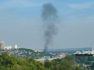 Жителей Уфы напугал столб дыма в районе улицы Пугачева