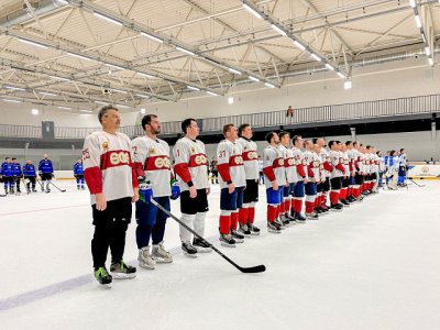 Команды администраций Уфы и Стерлитамака сыграли в хоккей