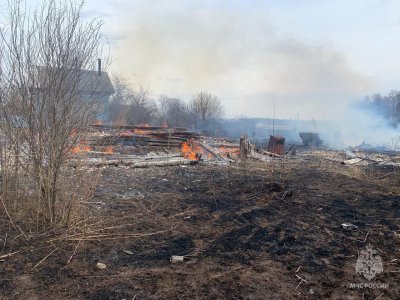 В Краснокамском районе Башкирии ликвидирован пожар на территории трех личных хозяйств