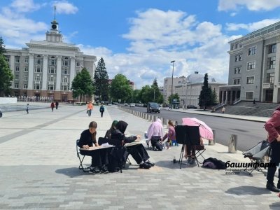 Радий Хабиров обратил внимание на колючки рядом с Советской площадью в Уфе