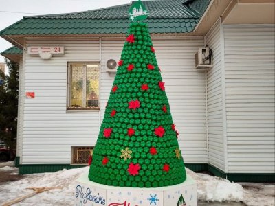 В городе Башкирии появилась новогодняя ёлка из вторсырья