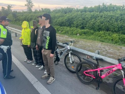 В Уфе дети-велосипедисты создали опасную ситуацию на оживленной дороге