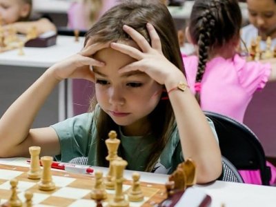 Семилетняя шахматистка из Уфы Реана Кинзябулатова добавила в копилку две серебряные медали