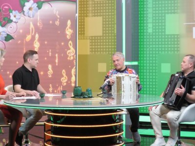 Баянист Валерий Семин исполнил песню «Шаймуратов генерал» в телеэфире